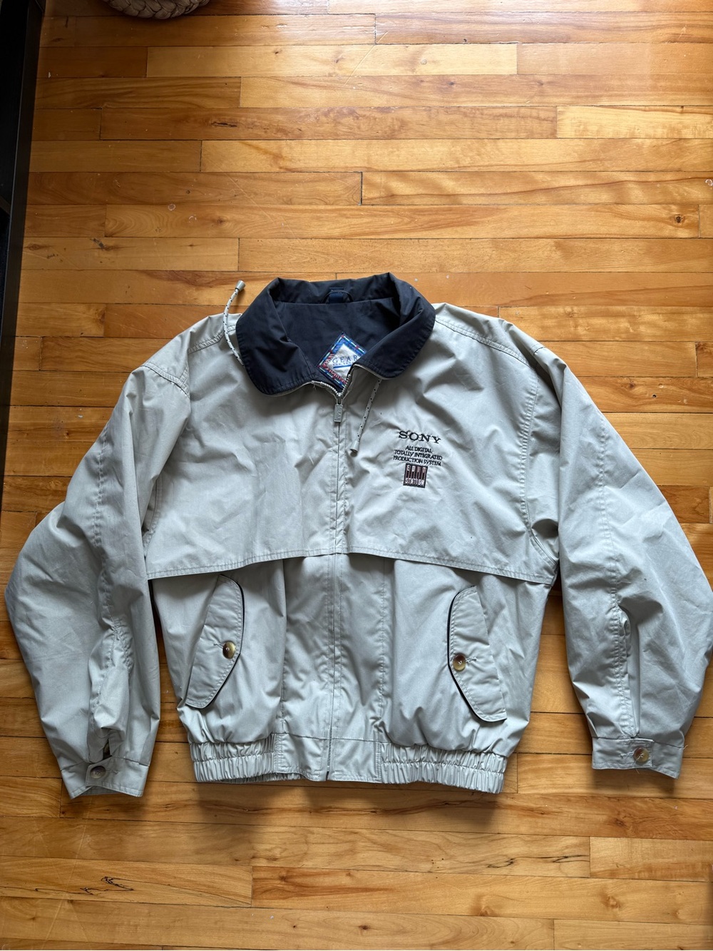 Sony Men's Light Gray Windbreaker with Black Contrast Collar